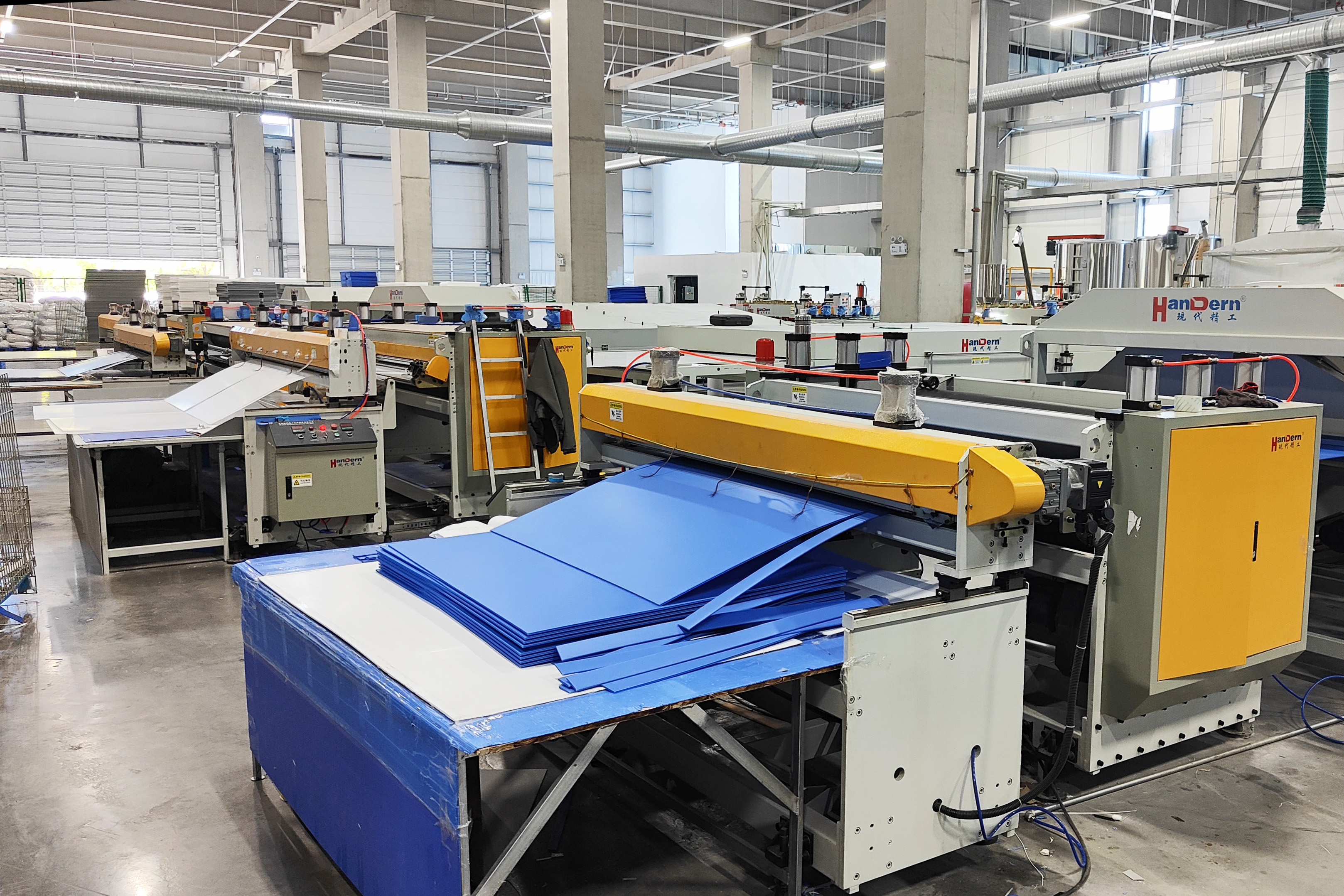 12條中空板全自動(dòng)拉板線